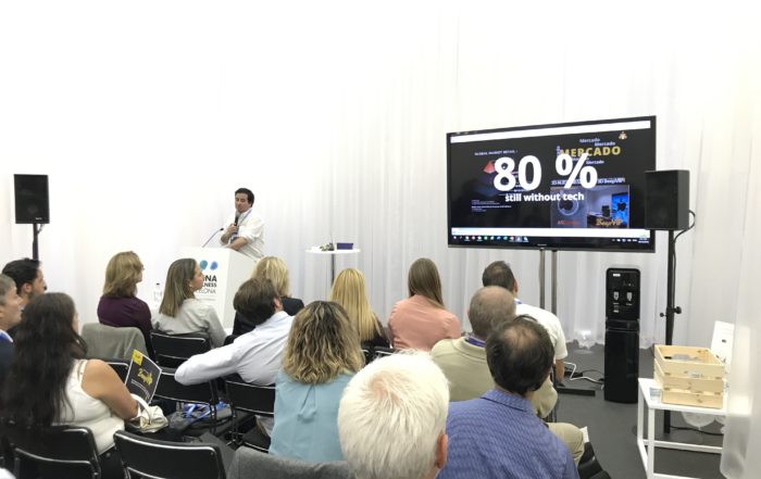 Emprendedor presentando su startup ante los inversores de keiretsu Forum