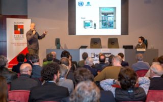 Emprendedor presentando startup ante inversores en el Foro de Inversión industrial Keiretsu Forum