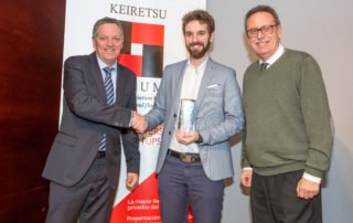 Emprendedor presentando startup ante inversores en el Foro de Inversión industrial Keiretsu Forum
